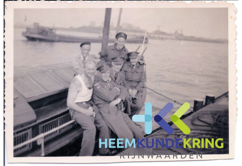 Douane Tolkamer links in hemd ..Korving- Gerrit van der Laag -Rechts Rein de Bruin ( de Snor) Coll. HKR geschonken door H.vd Laag (5)